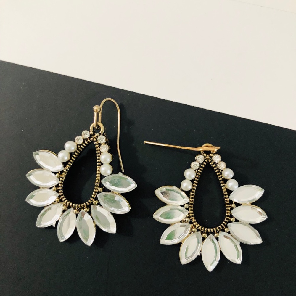 Clear rhinestone teardrop earrings - Picture 2 of 5